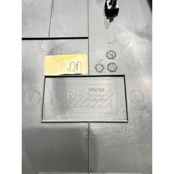 Acabamento Inferior Coluna Central Direita Tracker 1.4 17