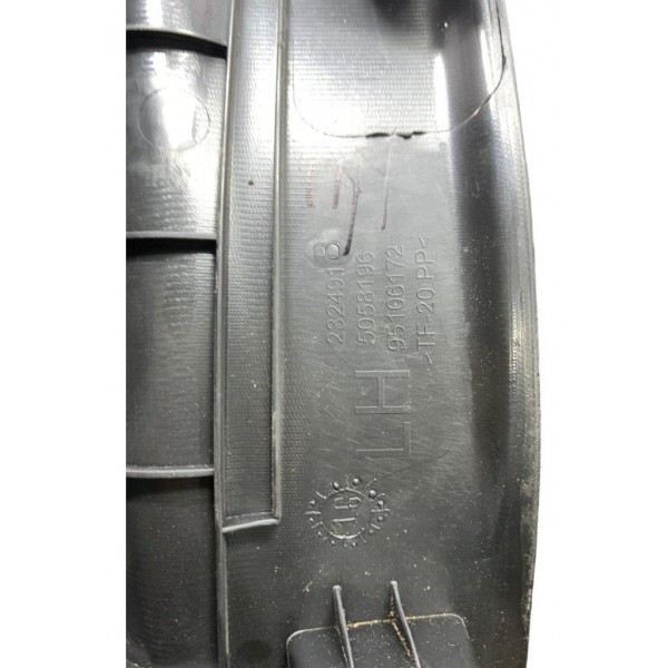 Moldura Soleira Traseira Direita Tracker Ltz 1.4 2017 Preto