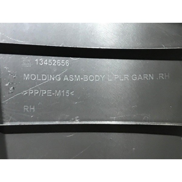 Acabamento Lateral Banco Traseiro Direito Cruze  Sedan 18