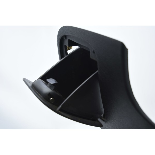 Moldura Porta Treco Inferior Painel Esquerdo Gm Tracker 1.4