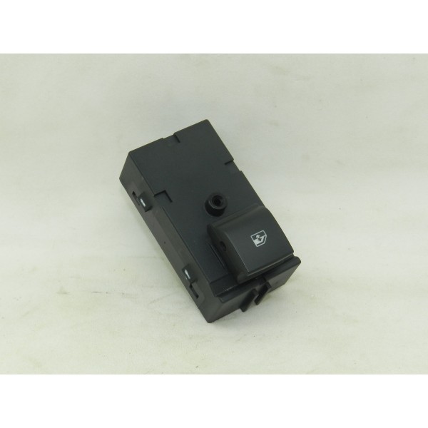 Botão Vidro Elétrico Traseiro Esquerdo Gm Tracker 1.4