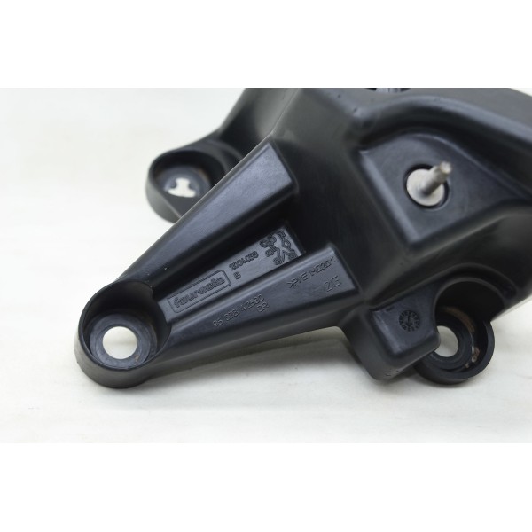 Guia Suporte Lanterna Traseira Esquerda Peugeot 3008 Thp 1.6