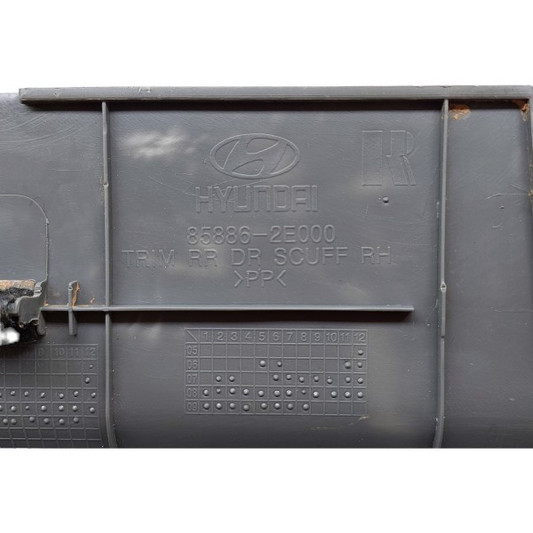 Soleira Traseira Direita Hyundai Tucson 2.0 Gls 2012 Cinza