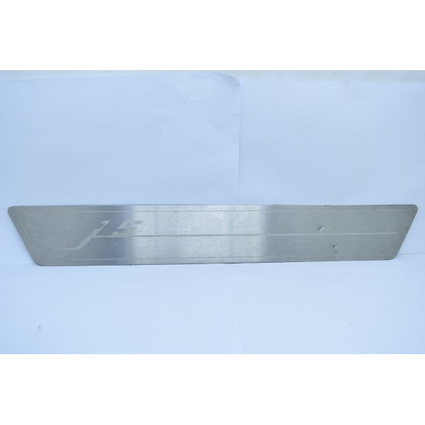 Soleira Prata Dianteira Esquerda Jac J5 1.5 2011 Descrição