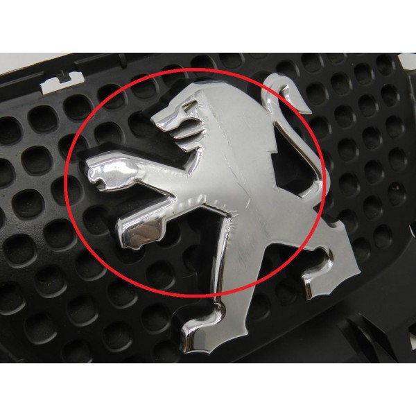 Emblema Parachoque Dianteiro Peugeot 3008 Thp 1.6 2011 Preto