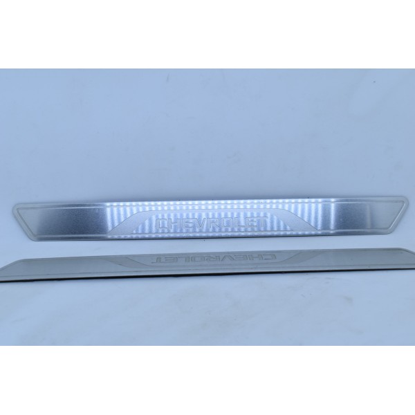 Par De Acabamento Soleira Metalica Dianteira Gm Tracker 2017 Prateado