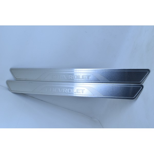 Par De Acabamento Soleira Metalica Dianteira Gm Tracker 2017 Prateado