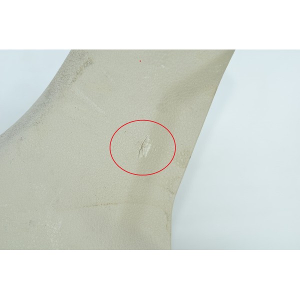 Moldura Banco Dianteiro Motorista Lado Direito Q3 2.0 Descri