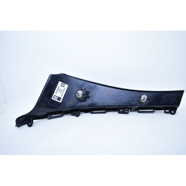 Acabamento Lateral Lanterna Traseira Direita Tracker 2017/18