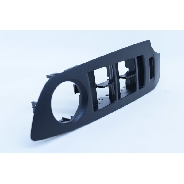 Acabamento Botao Vidro Dianteiro Esquerdo Tracker 17 Descri.