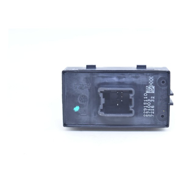 Botao Comando Vidro Elétrico Traseiro Direito Tracker 2017