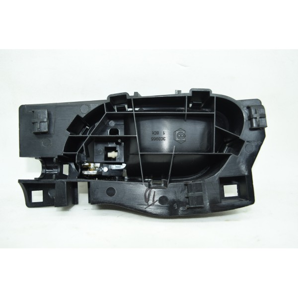 Maçaneta Interna Porta Traseira Direita Peugeot 2008 1.6 17 Preto Traseira