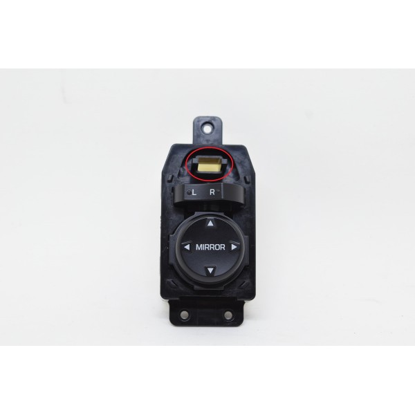 Comando Botao Regulagem Do Retrovisor Creta 2.0 17 (detalhe)