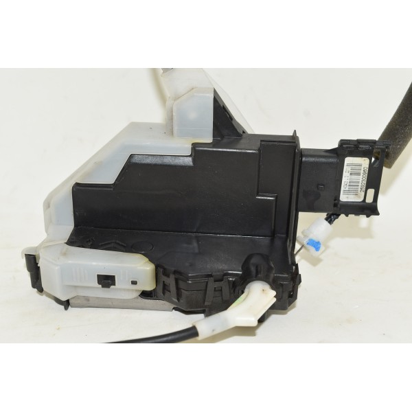 Trava Elétrica Dianteira Direita Peugeot 3008 1.6 Thp 12/17