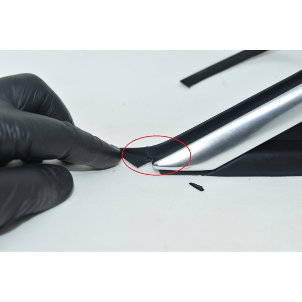 Moldura Superior Retrovisor Lado Esquerdo Peugeot 3008 12/17