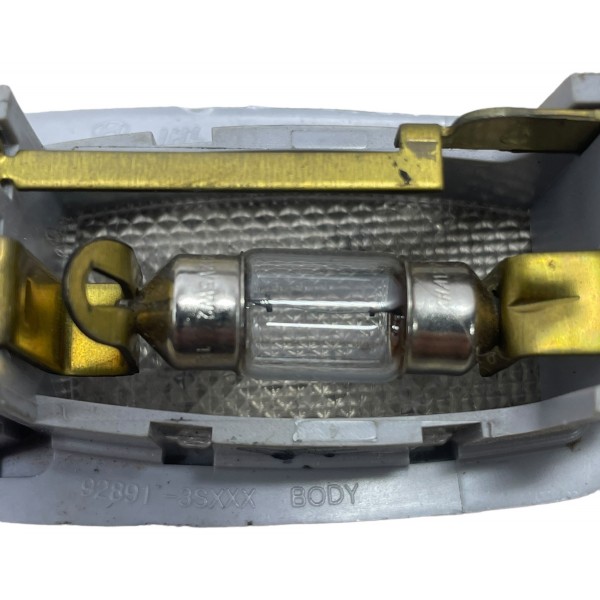 Luz Cortesia Quebra Sol Esquerda Hyundai Elantra Gls 2.0 13