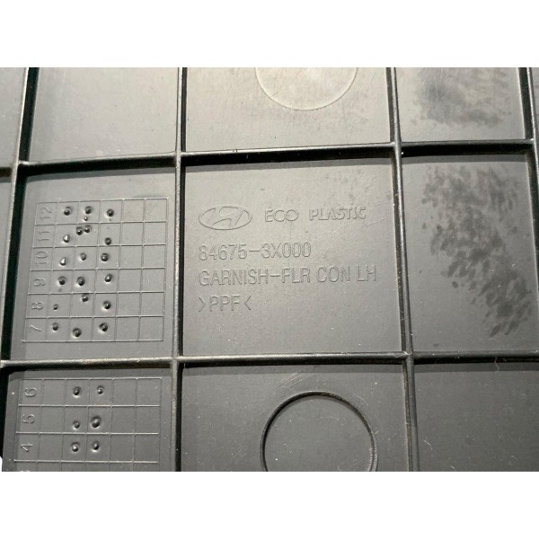 Acabamento Esquerdo Console Central Elantra Gls 2.0 2013