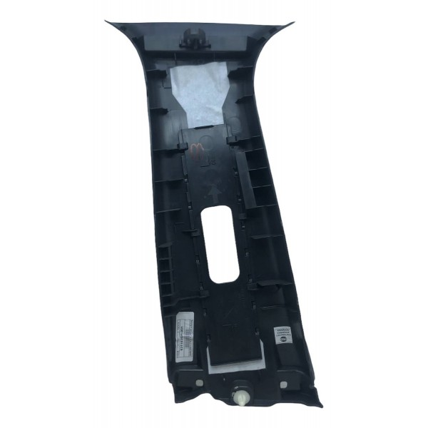 Acabamento Superior Coluna Central Esquerdo Kicks 1.6 21