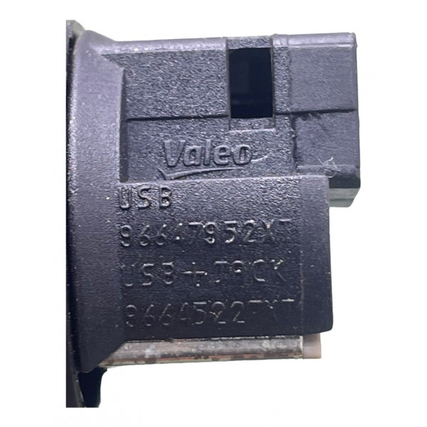 Tomada Entrada Usb Serial Auxiliar C4 Lounge 1.6 Thp 2014 Preto