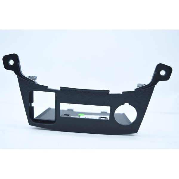 Moldura Tomada 12v Dianteira Console Central Tracker Ltz 1.4