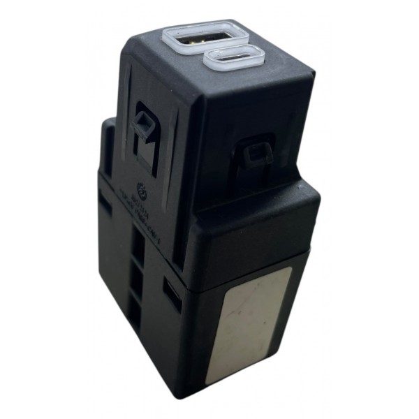 Entrada Usb Dianteira Console Central Fastback 1.0 3c 2024