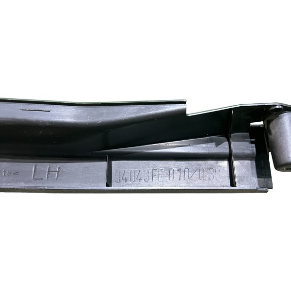 Acabamento Soleira Banco Traseiro Esquerdo Impreza Wrx 2006