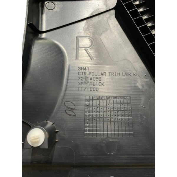 Acabamento Inferior Coluna Central Direita Lancer Evolution  Preto