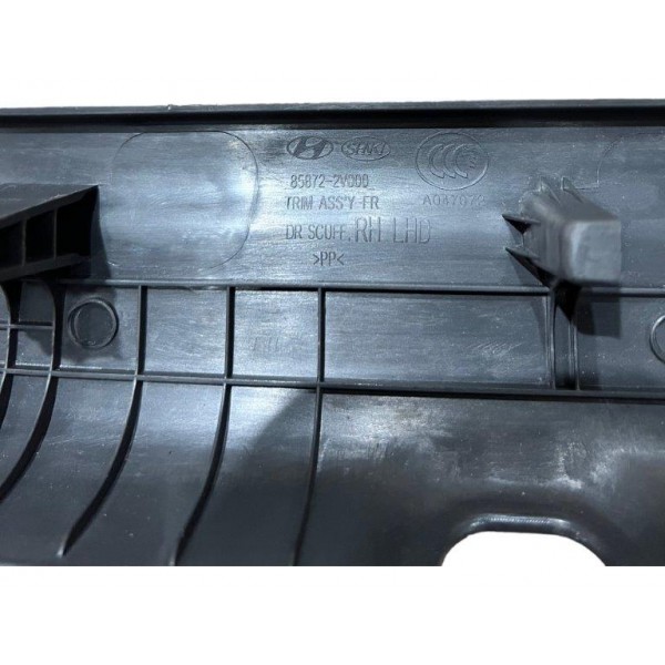 Soleira Porta Dianteira Direita Hyundai Veloster 1.6 2012 Preto